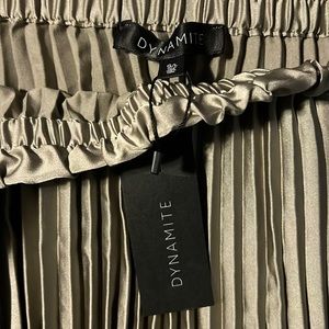 Dynamite- Pleated skirt